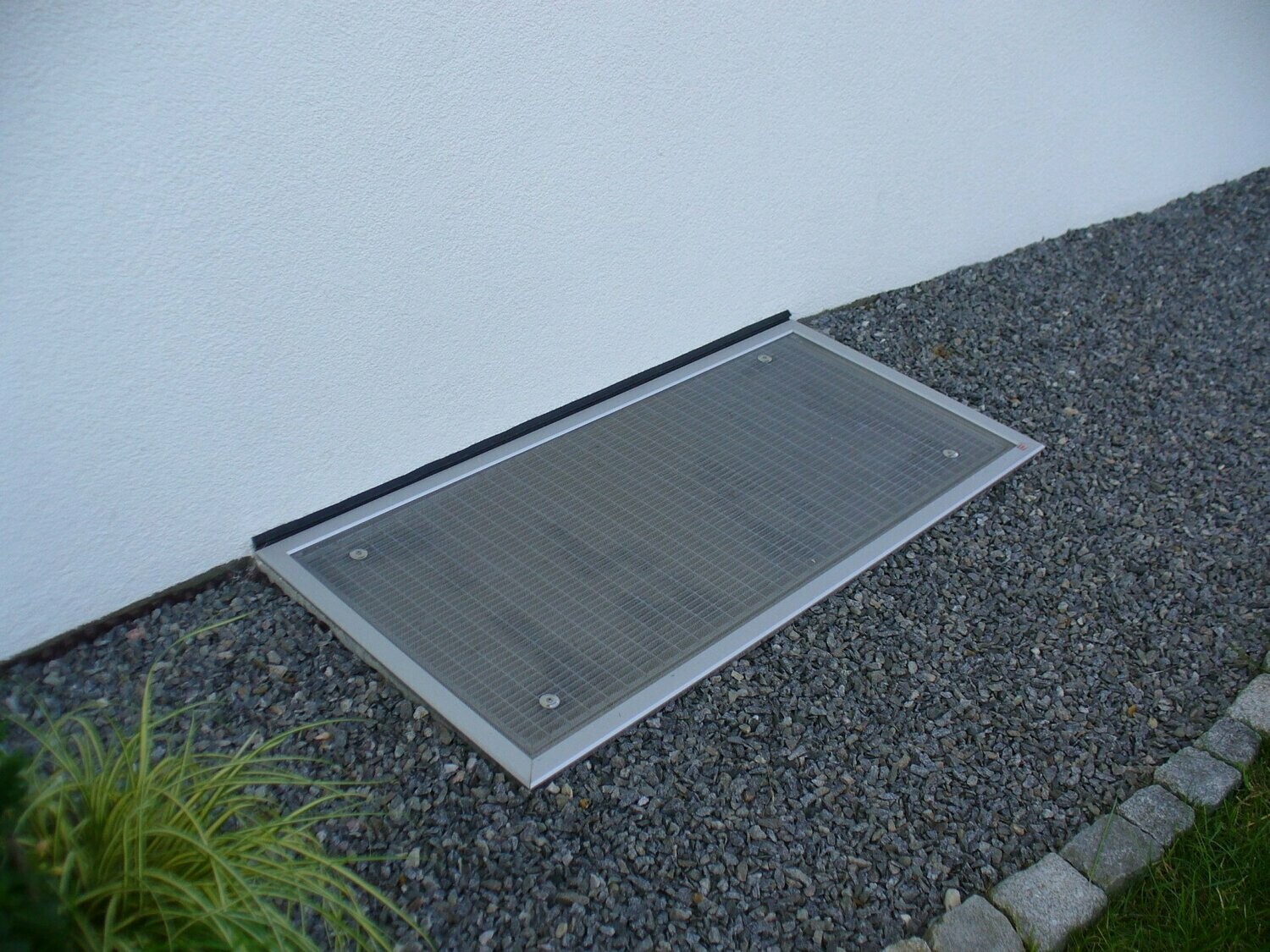 Lichtschachtabdeckung MA 2 mit Wandanschluss Lichtschachtabdeckung MA 2 mit Wandanschluss