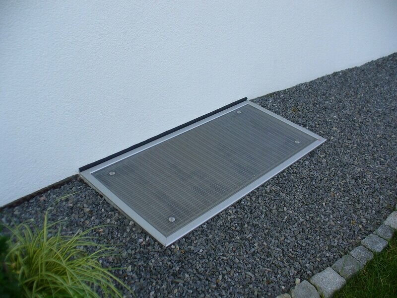 Lichtschachtabdeckung MA 2 mit Wandanschluss Lichtschachtabdeckung MA 2 mit Wandanschluss