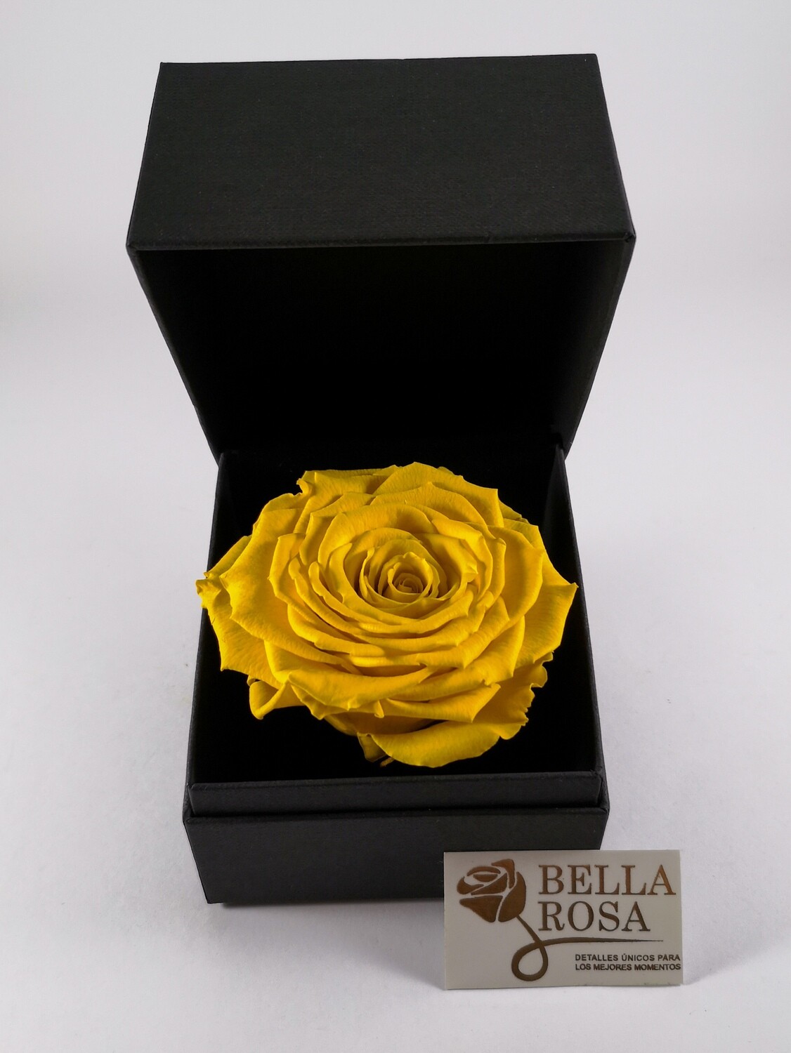 Rosa Preservada Amarilla 9 cm x8 cm, en Caja Negra Elegante  cm