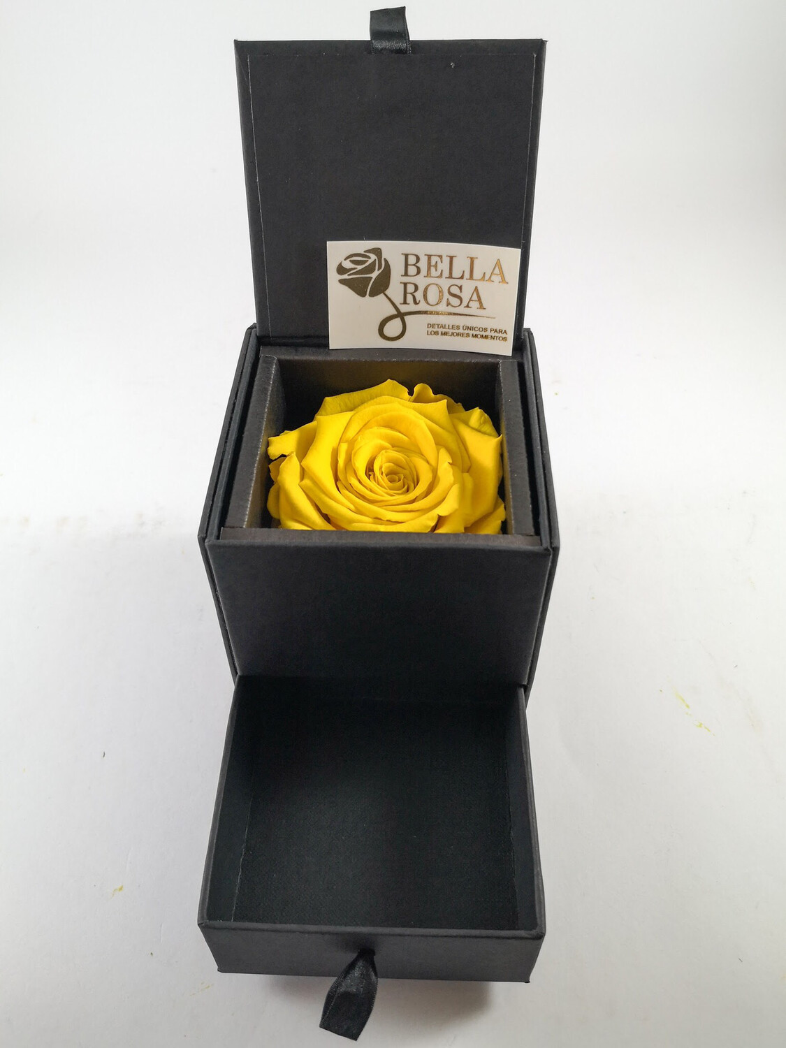 Caja elegante con gaveta 8(8.5 cm x 8.5 cm ) rosa preservada color amarillo (7 cm x 7 cm)