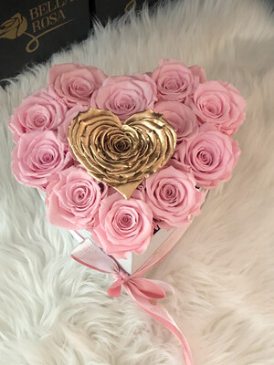 Caja en forma de corazon con 12 rosas tamaño Xl y una rosa en forma de corazon XXl