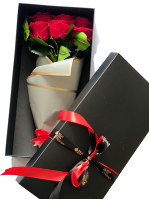 Caja elegante con ramo de 6 rosas naturales preservadas
