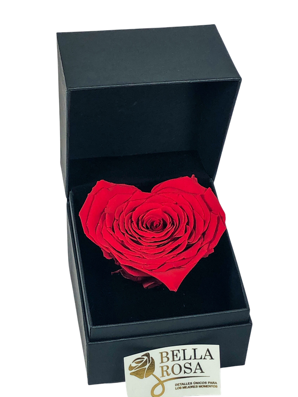 Caja elegante con rosa natural en forma de corazón