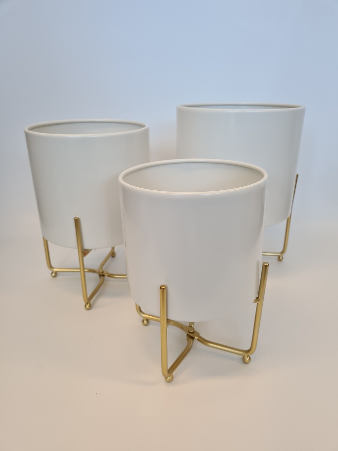 Aries Pots on Stands White Short