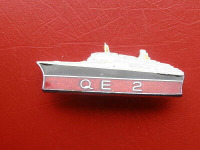 QE 2 Enamelled Pinback