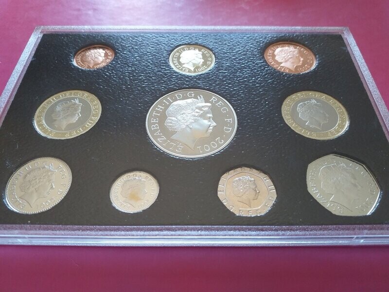 2001  -  Proof Set  (Red Leather Case)