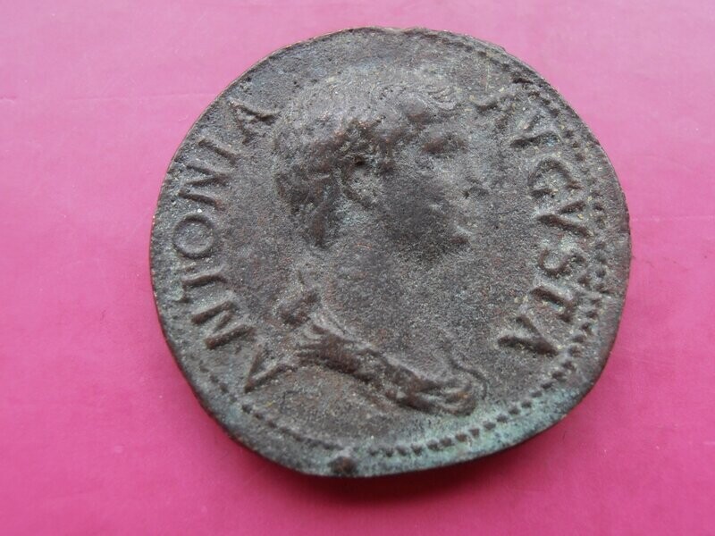 Antonia - Sestertius