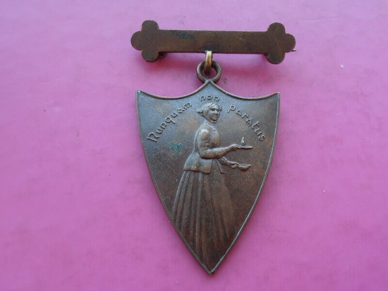 Nunquam non Paratus Early Nursing Badge - 1915-18