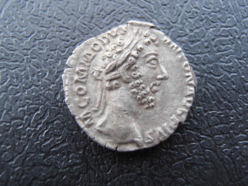 Commodus Denarius  -  176-192 AD