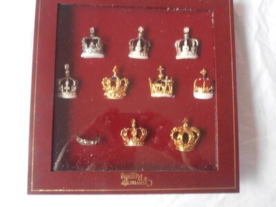 World 10 Crown Set