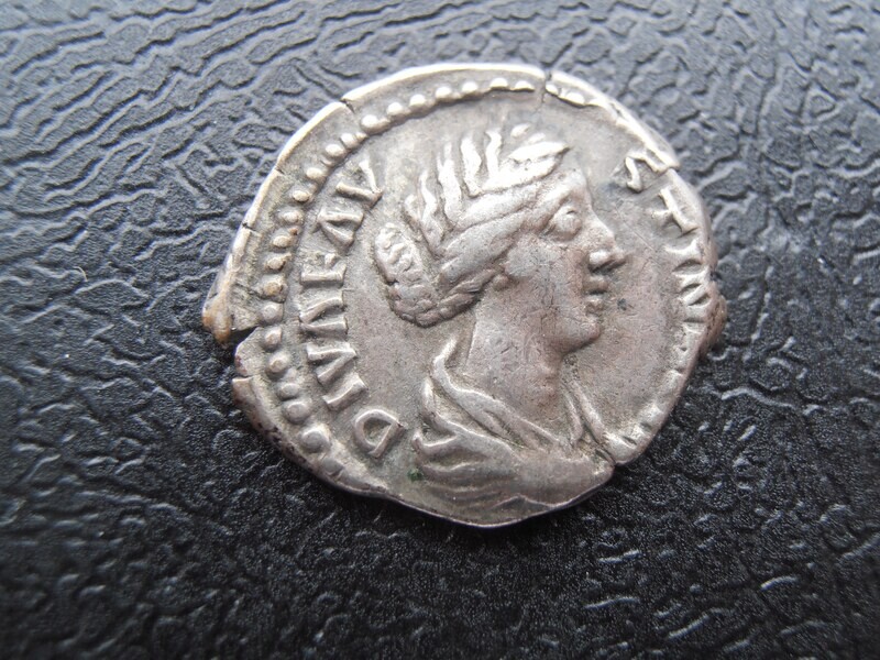 Faustina II Denarius  -  175-180 AD
