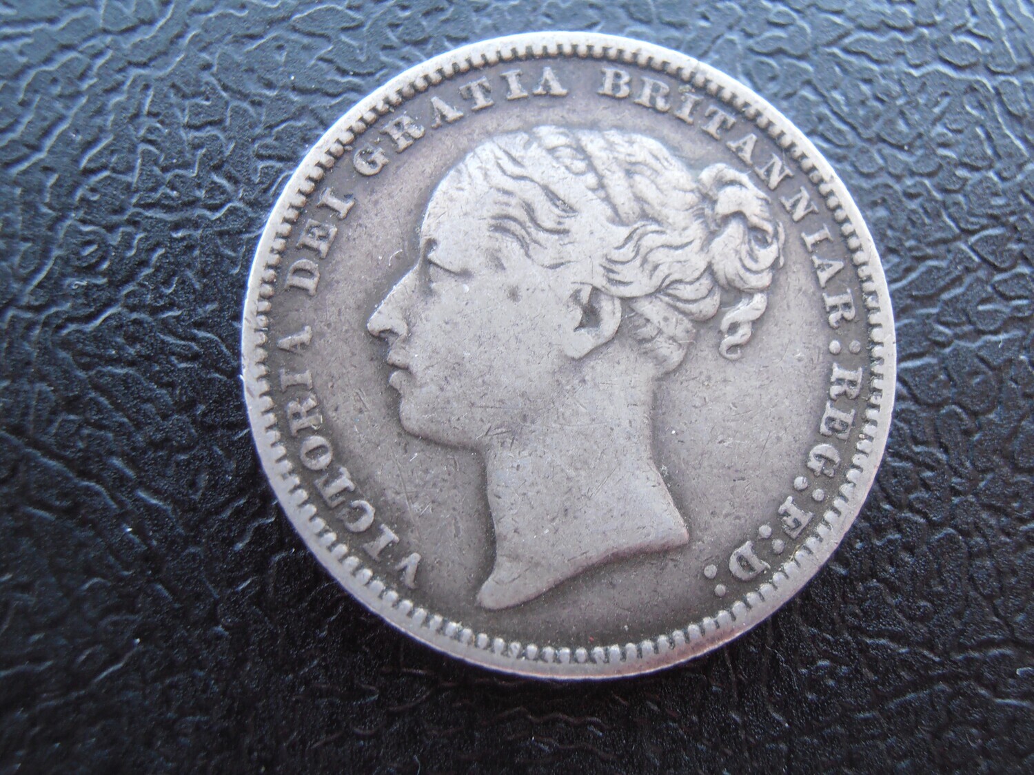 1882 - Shilling (Scarce)