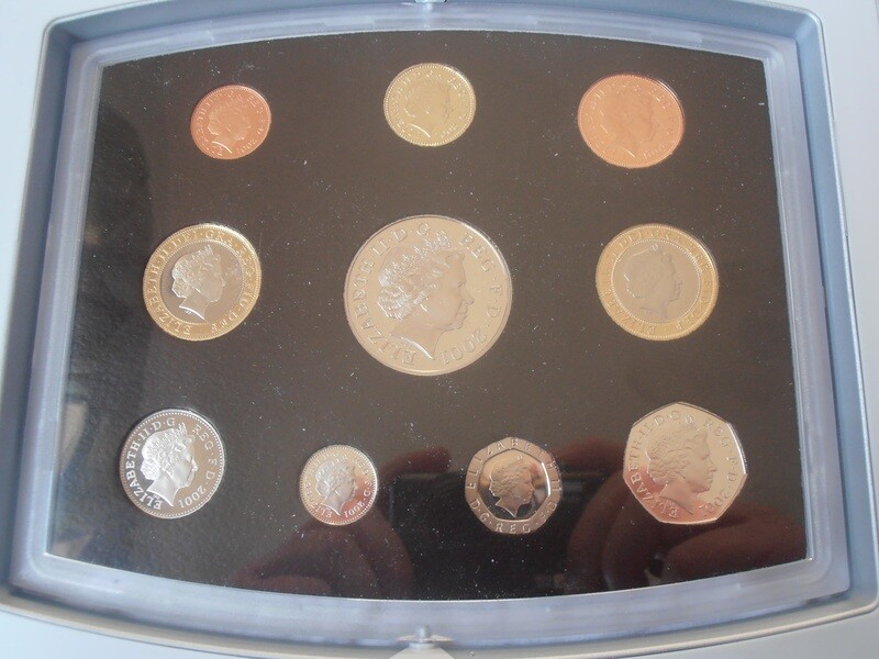 2001 - Proof Set in Swivel Mount