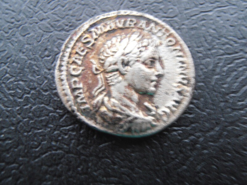 Elagabalus Denarius  -  218-222 AD (a)
