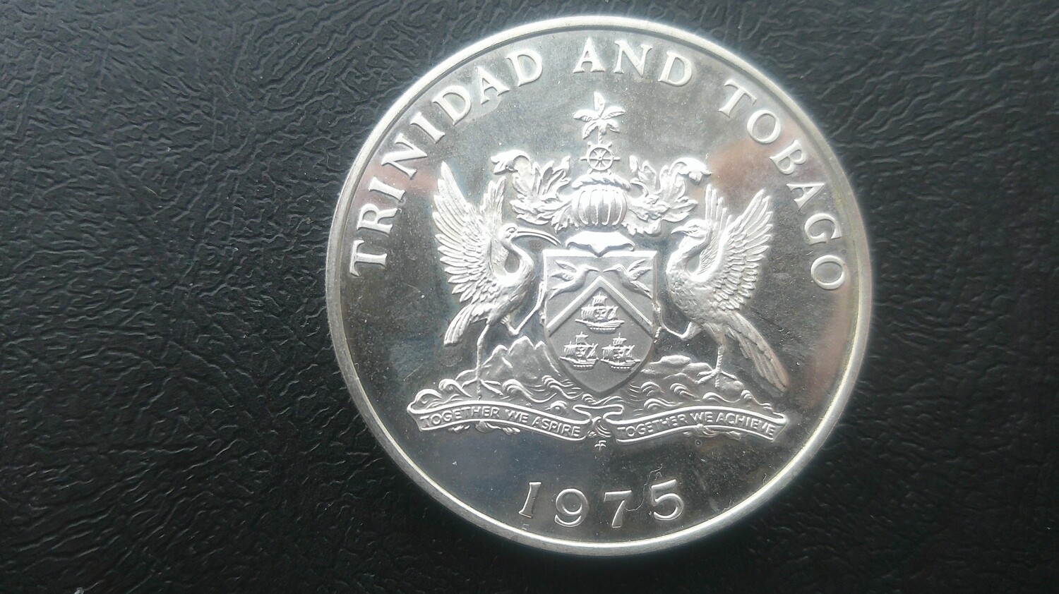 Trinidad & Tobago 10 Dollars - 1975