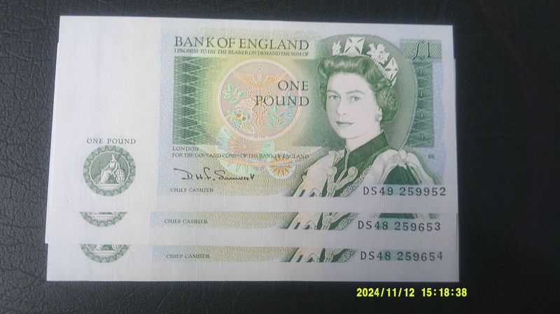 Bank of England £1 - 1981 (3 Consecutive Banknotes)