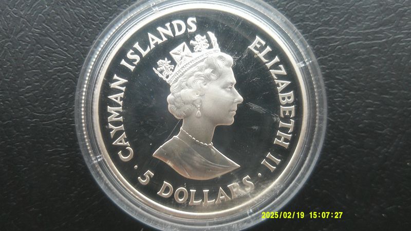 Cayman Islands $2 - 1993  (40th Anniversary of the Coronation)  PDHR