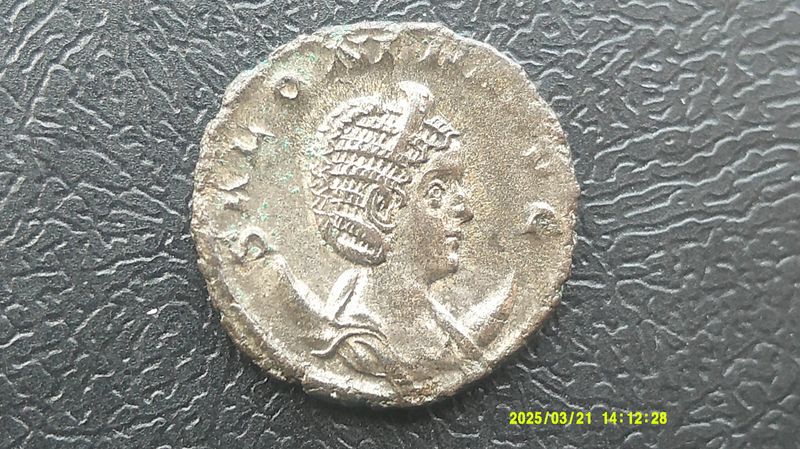 Salonina Antoninianus - 256 - 257 AD (a)