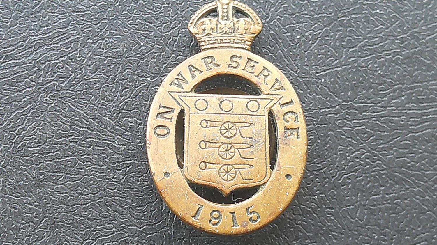 On War Service Munition Workers Lapel Badge - 1915 On War Service Munition Workers Lapel Badge - 1915