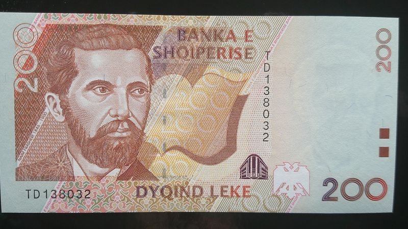 Albania 200 Leke  -  2001