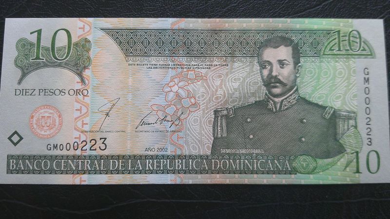 Dominican Republic 10 Pesos - 2002