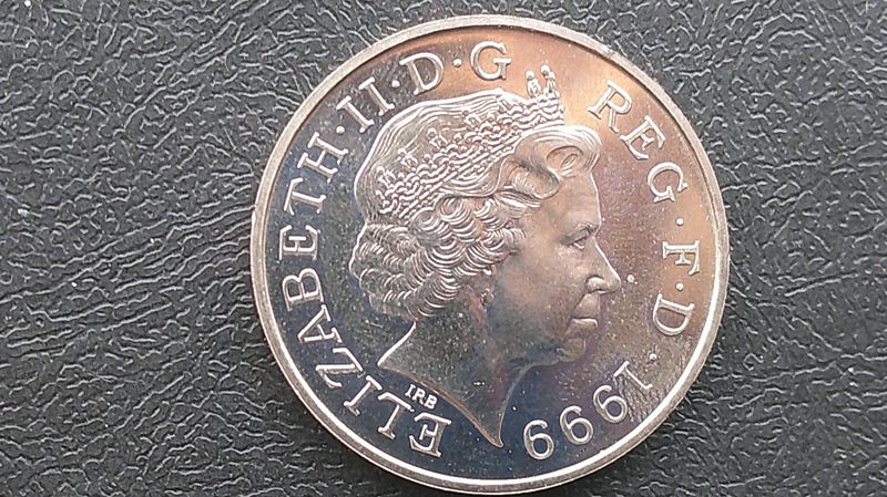 Five Pound Cr own - 1999 (Millenium)