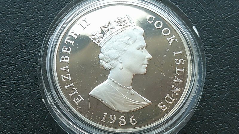 Cook Islands $1 - 2002  (50th Anniversary of Queens Accession)  MRPD