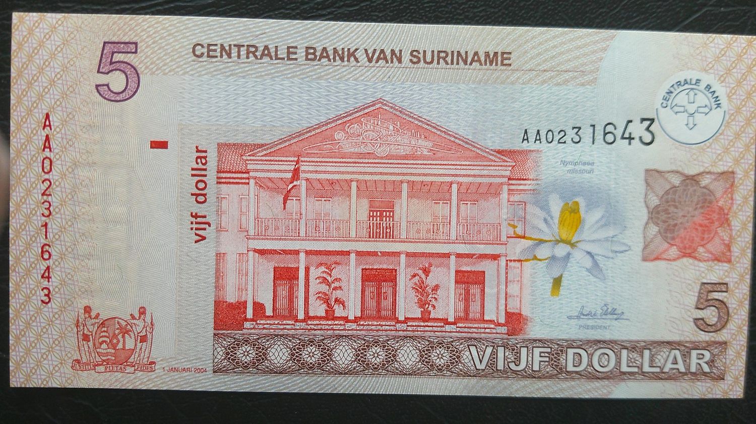 Suriname 5 Dollars - 2004
