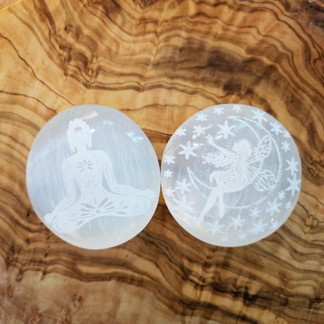 🌔Selenite Engraved Palm Stones