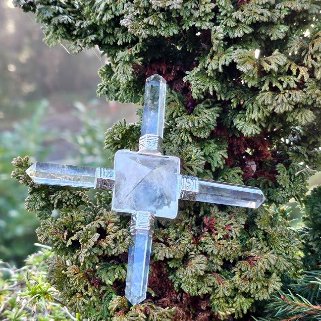 💎Pyramid Energy Generator in Clear Quartz