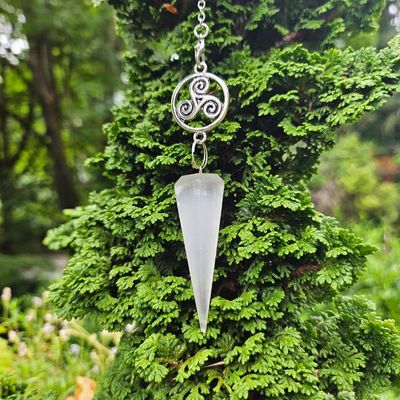 ☘️ Triskele Selenite Pendulum