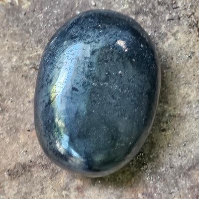 ⚫ Hematite Palm Stone