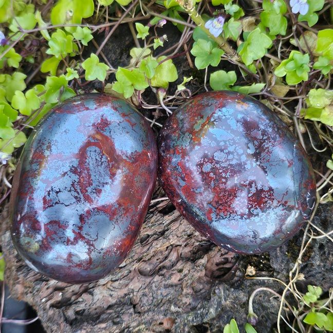 🔴 Red Jasper in Hematite Palm Stone