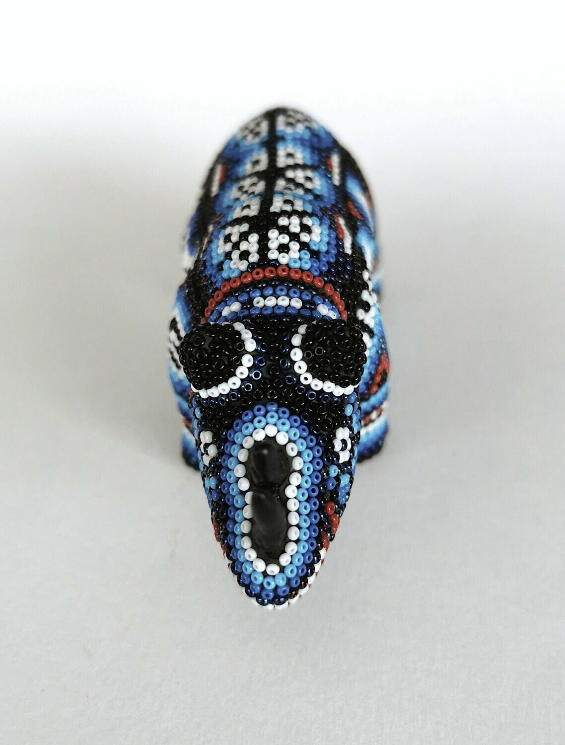 "Mini Blue Rhino"
Figura de Rinoceronte en resina. Intervenida, sobre pegamento, con microchaquiras de cristal checas.