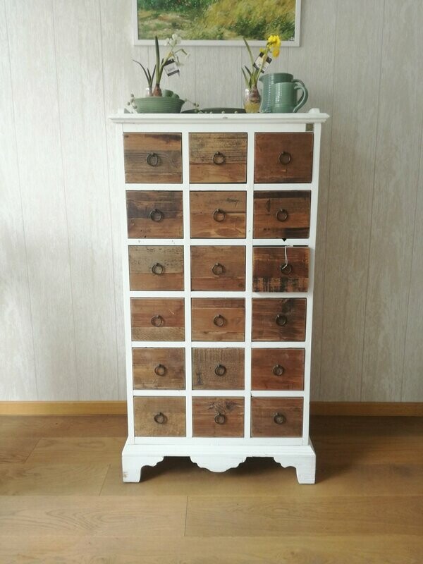 Hochschrank mit Vintage-Optik Hochschrank mit Vintage-Optik