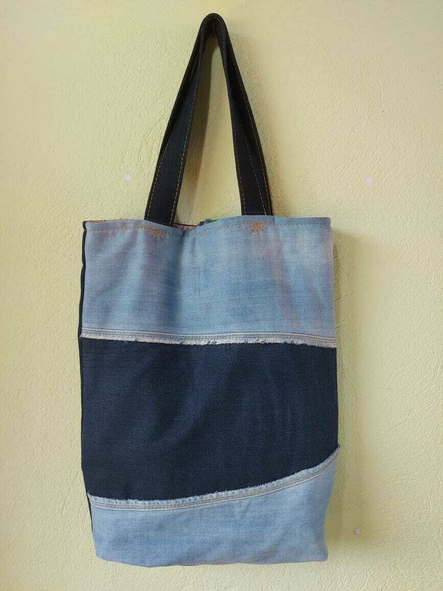 Bolsas Upcycling @armariocoletivofloripa (Jeans Reaproveitado)
