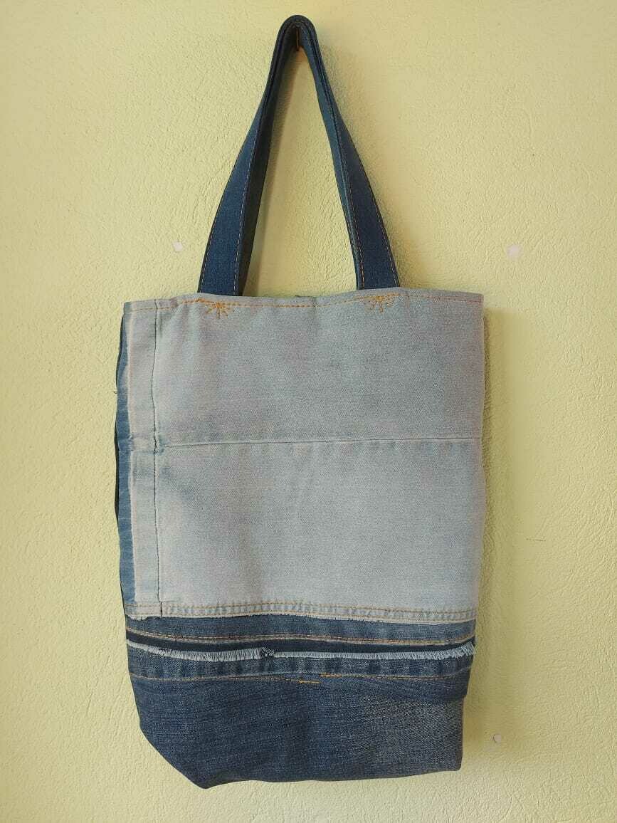 Bolsas Upcycling @armariocoletivofloripa (Jeans Reaproveitado)