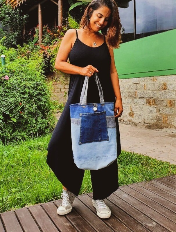 Bolsas Upcycling @armariocoletivofloripa (Jeans Reaproveitado)