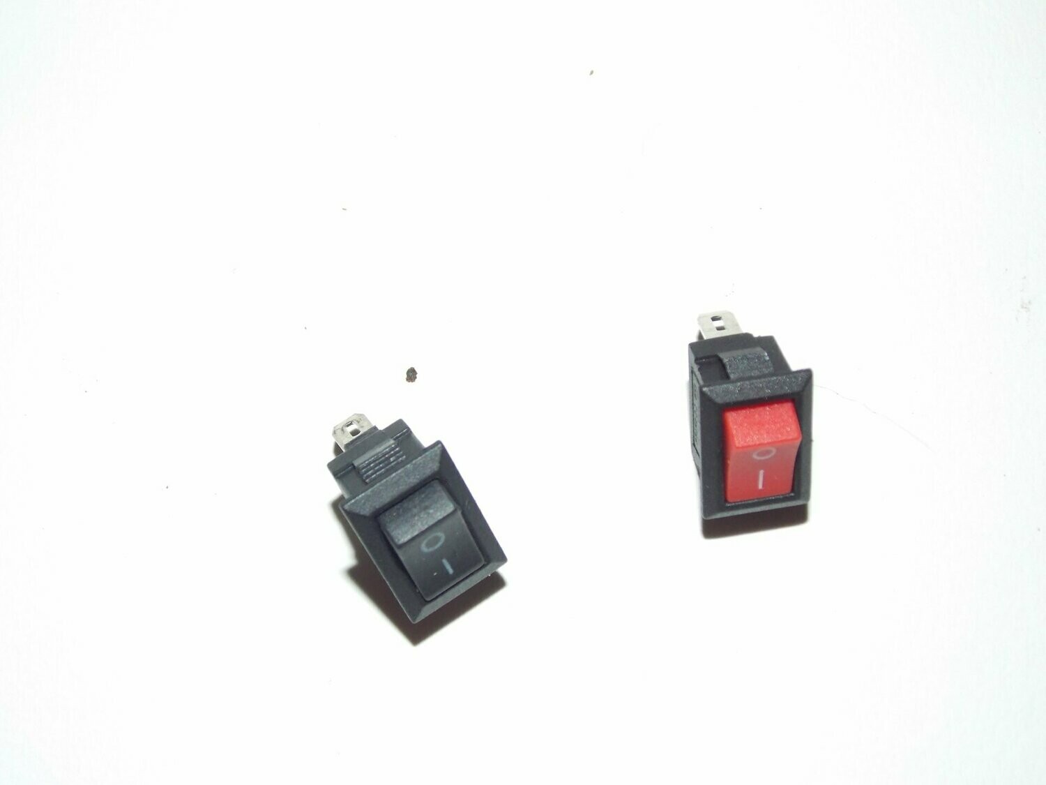 INTERRUPTEURS MINI  rectangulaire à bascule