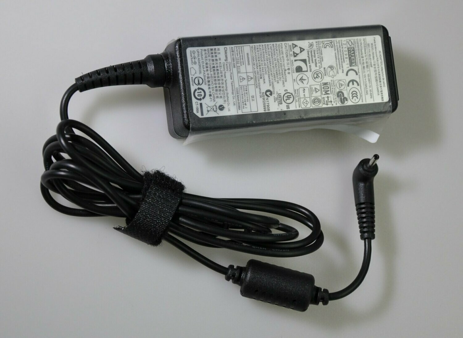 Cargador Original Samsung 100V-240V 50/60Hz 2.5 x 0.7 mm BA44-00286A