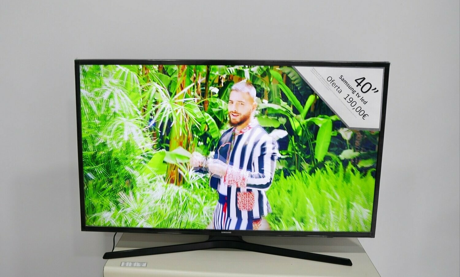 Televisor  Samsung 40" UHD 4K Smart  KU6000 , UE40KU6000KXXC