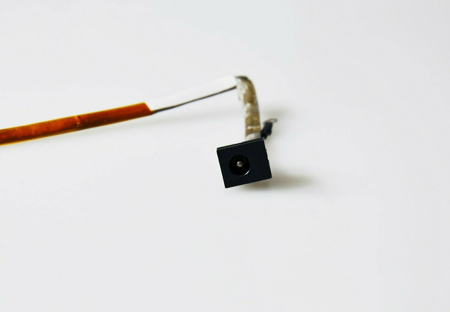 DC Power Jack​ con cable 25cm 4 pines  W para Packard Bell SB88 Minos GP2W  ,  7421130000