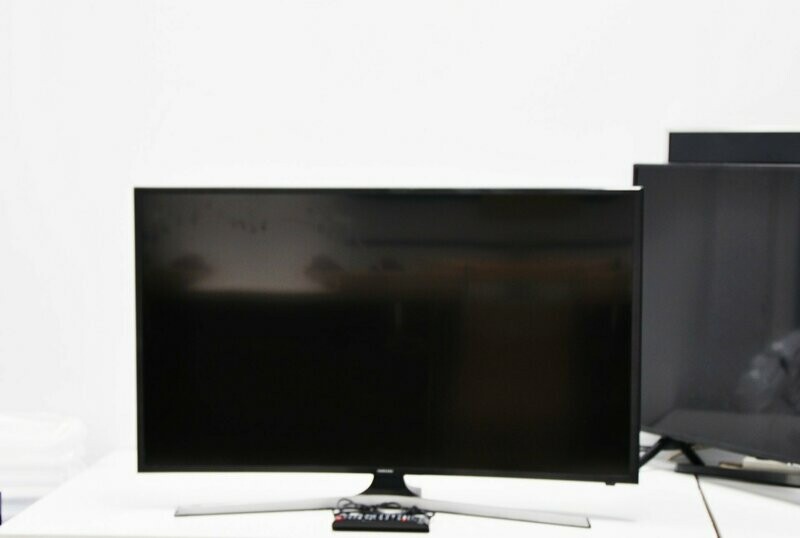 Televisor  Samsung 40" UHD 4K Curvo Smart TV Serie KU6100 , UE40KU6100KXXC