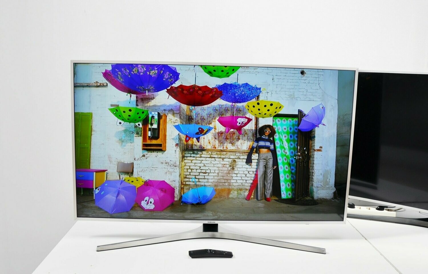 Televisor Samsung  49" UHD HDR Plano Smart TV Serie MU6405 
 UE49MU6405UXXC  V.03