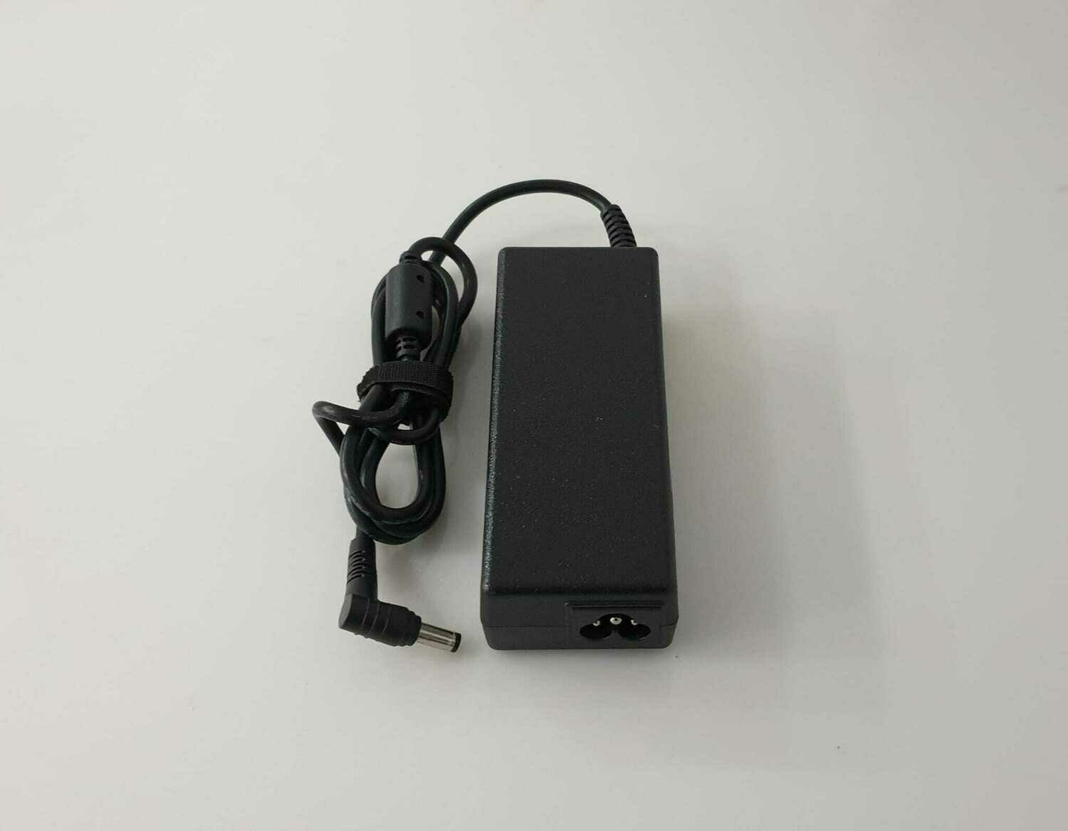 Cargador Generico para Lenovo / Asus / Toshiba   19V 4.74A 90W 5.5mm * 2.5mm