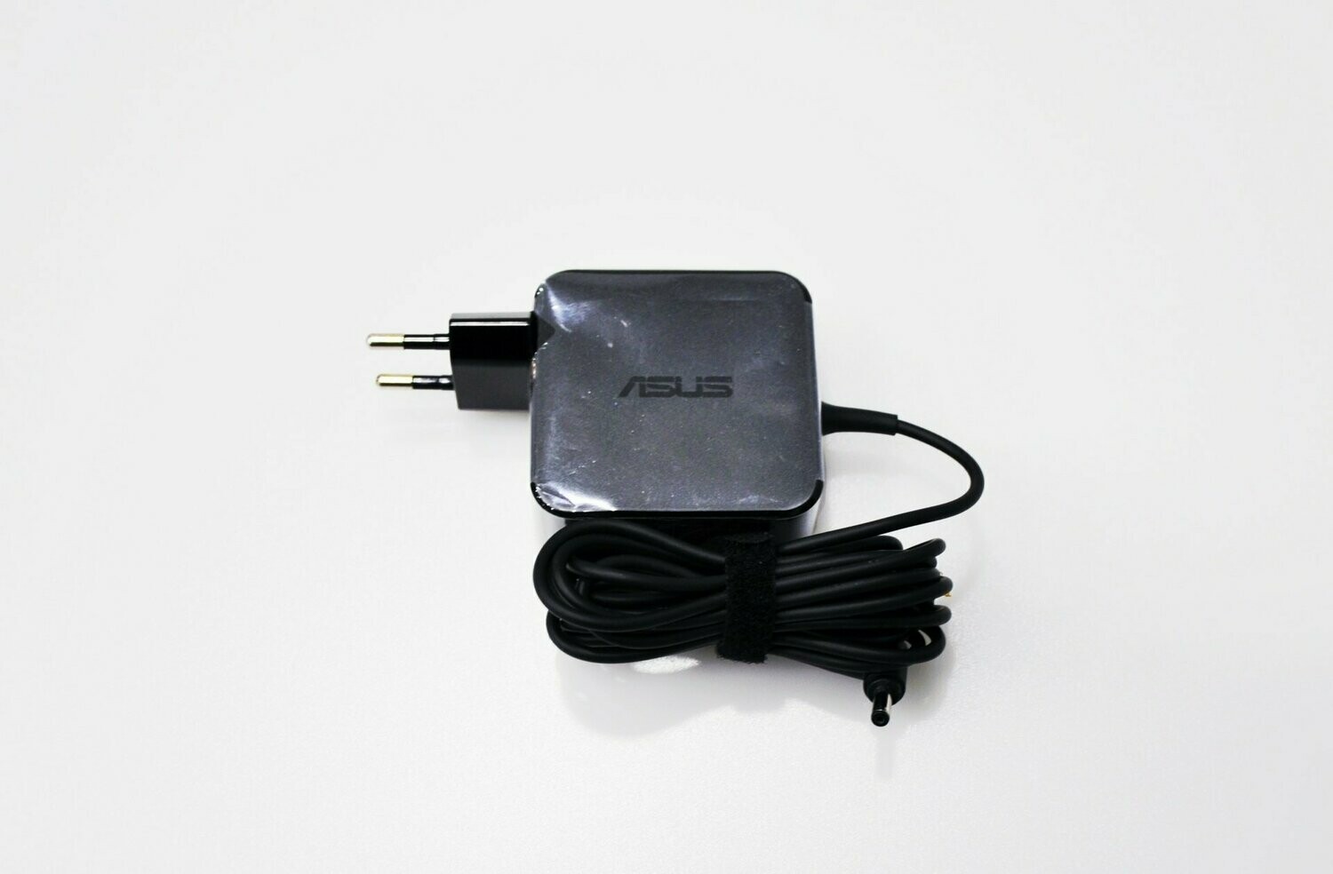 Cargador Oiginal ASUS 19V 2.37A 45W 4.0mm * 1.35mm AD883020 , ADP-45BWA , 0A001-00232500 Cargador Oiginal ASUS 19V 2.37A 45W 4.0mm * 1.35mm AD883020 , ADP-45BWA , 0A001-00232500