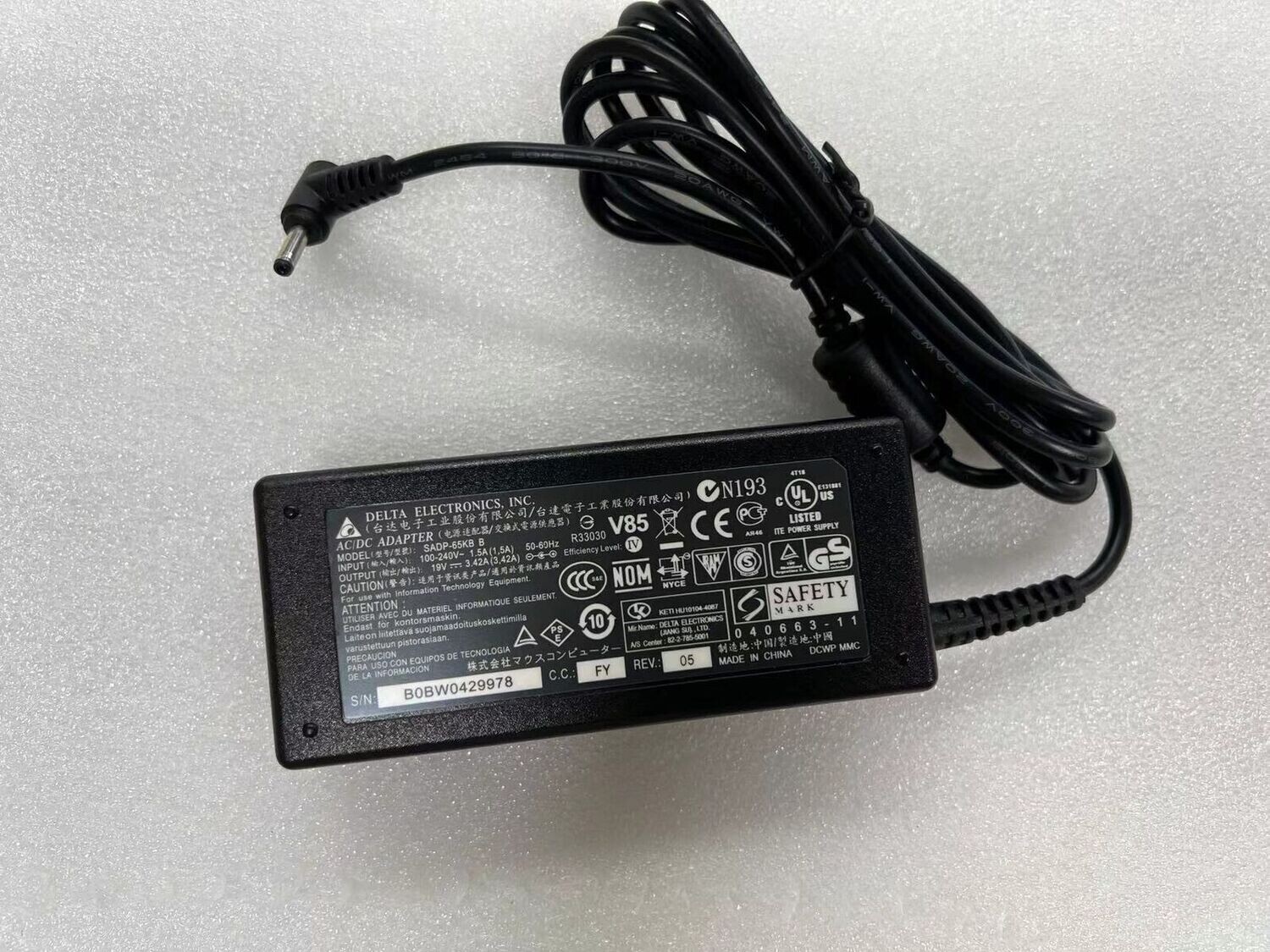Cargador Delta 19V 3.42A 65W 3.5mm * 1.35mm SDAP-65KB B , 9NA0652158 , A18-065N3A , A065R200P Cargador Delta 19V 3.42A 65W 3.5mm * 1.35mm SDAP-65KB B , 9NA0652158 , A18-065N3A , A065R200P