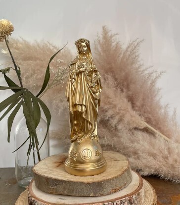 Statuette Marie Aux Fleurs col Or   J AI VU LA VIERGE