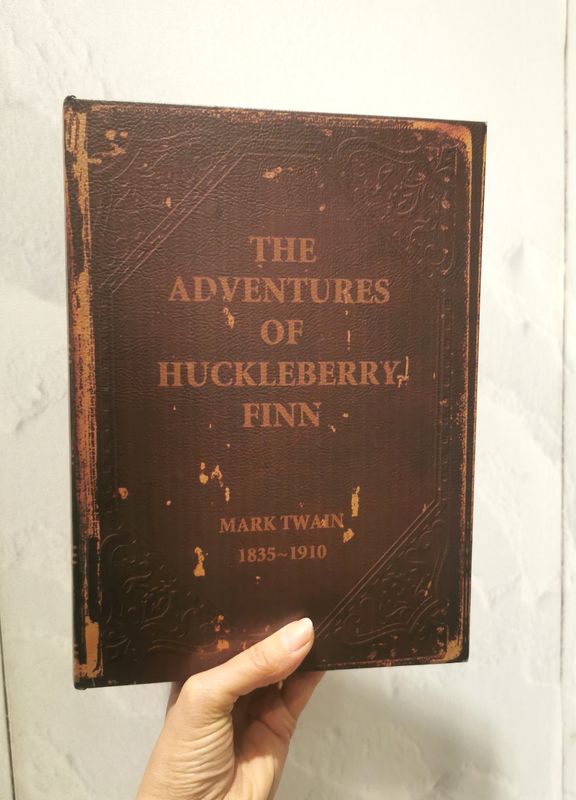 Livre Boite The Adventure of  Huckleberry L