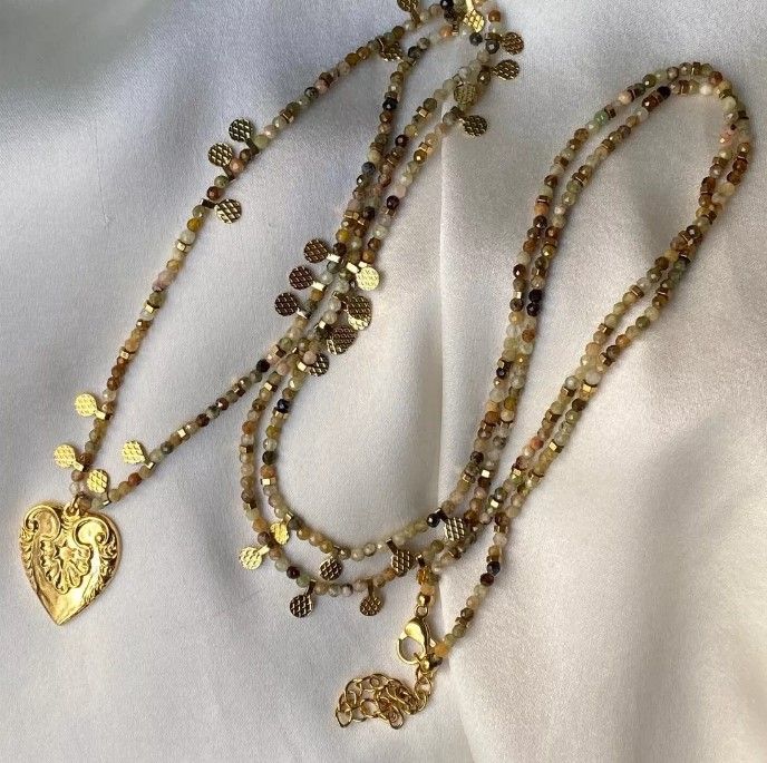 Collier Coeur Sacre Grenat Vert
